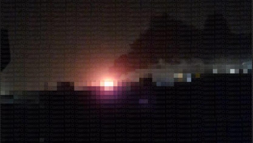 Новини України - У Чорноморську після атаки БПЛА спалахнули пожежі