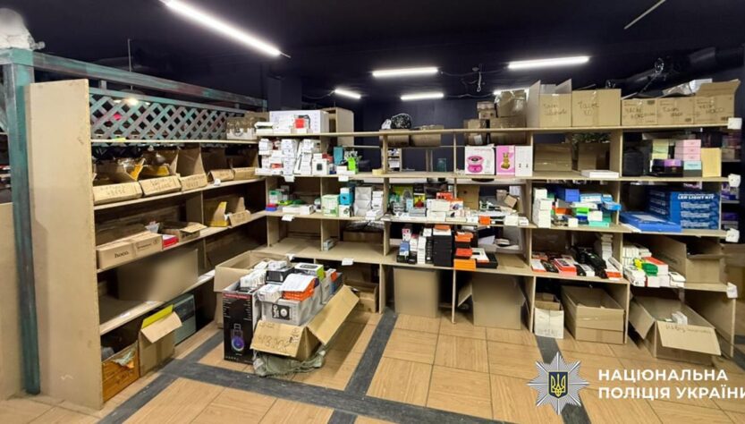 Новини України - У Дніпрі викрили схему продажу фейкових гаджетів відомого бренду