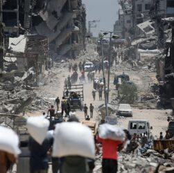 Новини світу - У Газі вантажівкі з гумдопомогою перекинулися на натовп: 20 загиблих