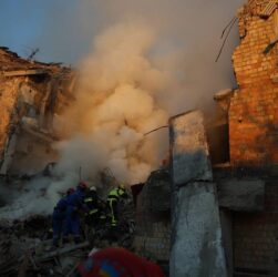 Новини Києва - У Києві під завалами знайшли трьох людей