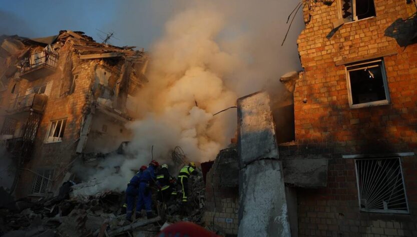 Новини Києва - У Києві під завалами знайшли трьох людей