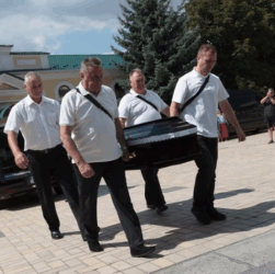 Новини України - У Києві попрощалися із закатованою у полоні РФ українською журналісткою