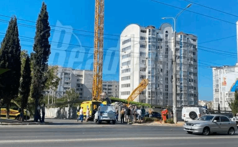 Новини України - У Криму впав баштовий кран: є жертва і постраждалі