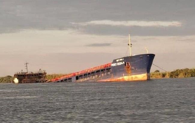 Новини України - У мережі показали фото атакованого судна на Каспії