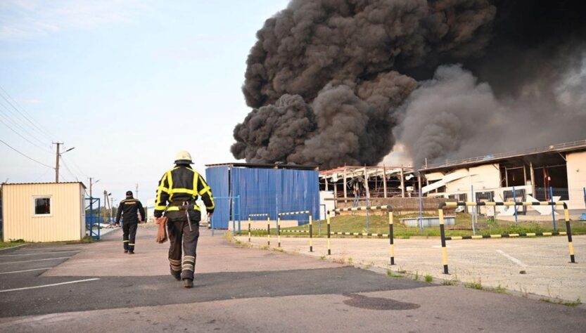Новини України - У Мукачеві триває ліквідація пожежі після атаки РФ