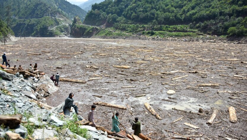 Новини світу - У Пакистані через повені зникли безвісти сотні людей