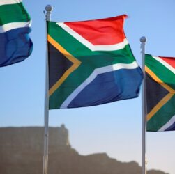 Новини світу - У ПАР розслідують вербування жінок на російські заводи дронів - ЗМІ