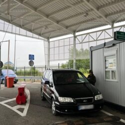 Новини України - У пункті пропуску Краківець призупинено пропуск транспорту