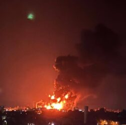 Новини світу - У РФ палають два НПЗ – соцмережі