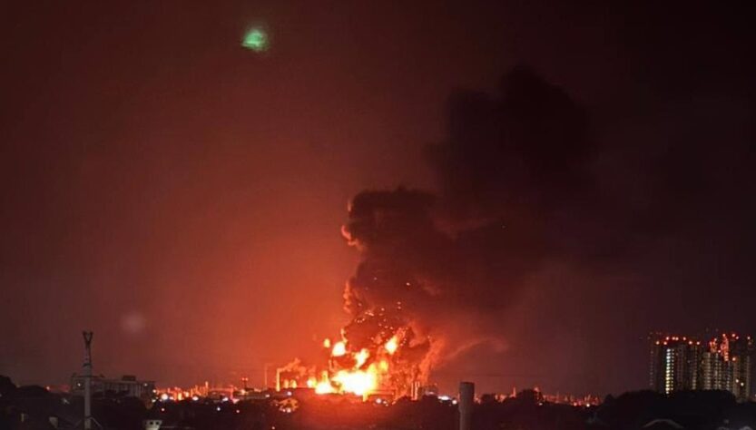 Новини світу - У РФ палають два НПЗ – соцмережі