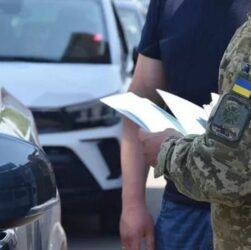 Новини України - У Рівному шість осіб заблокували авто ТЦК і вимагали віддати мобілізованого