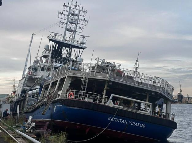 Новини світу - У Санкт-Петербурзі затонув буксир Капітан Ушаков