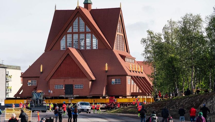 Новини світу - У Швеції перевозять на нове місце 600-тонну старовинну церкву