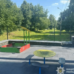 Новини України - У Тернополі підліток влаштував стрілянину біля дитячого майданчика