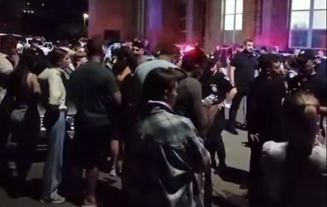 Новини України - У Вінниці натовп намагався силою звільнити мобілізованих