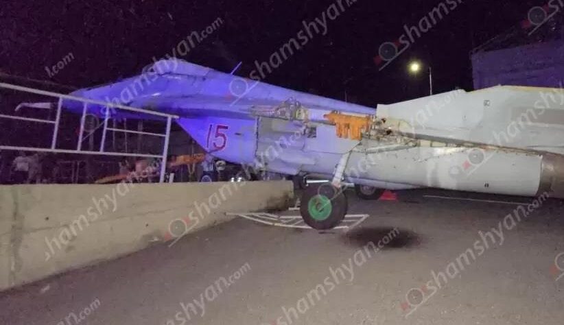 Новини світу - У Вірменії російський винищувач врізався у стовп