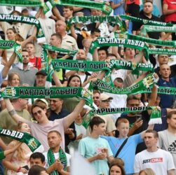 Новини спорту - Уболівальники Карпат можуть вплинути на вибір гравця на матч із Пенуелем