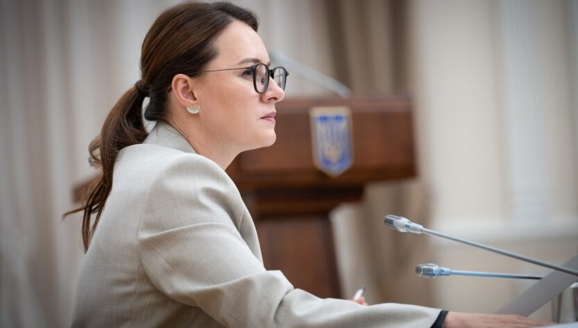 Новини України - Уряд дозволить виїзд молодим українцям