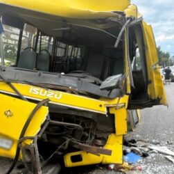 Новини Києва - В Києві маршрутка врізалася в автобус на зупинці