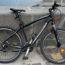 Новини світу - В Києві зіткнулися два велосипедисти: один з них потрапив під колеса авто