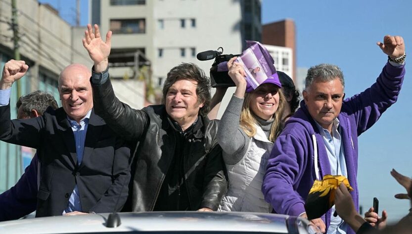 Новини світу - В передмісті Буенос-Айреса натовп закидав Мілея камінням