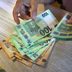 Новини бізнесу - В Україну вперше ввезли більше готівкових євро ніж доларів