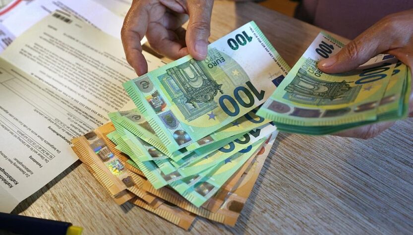 Новини бізнесу - В Україну вперше ввезли більше готівкових євро ніж доларів