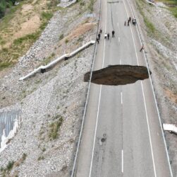 Новини світу - Величезний провал ґрунту відрізав Якутію від решти Росії