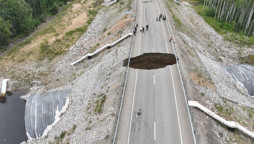 Новини світу - Величезний провал ґрунту відрізав Якутію від решти Росії