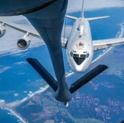 Новини світу - Відповідь РФ: біля Гренландії помітили американський "літак судного дня"