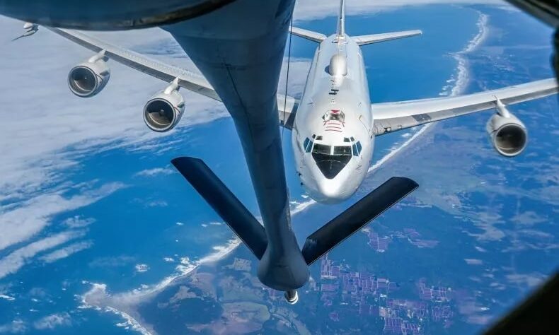 Новини світу - Відповідь РФ: біля Гренландії помітили американський "літак судного дня"