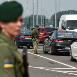 Новини України - Виїзд за кордон чоловіків до 22 років: все про закон