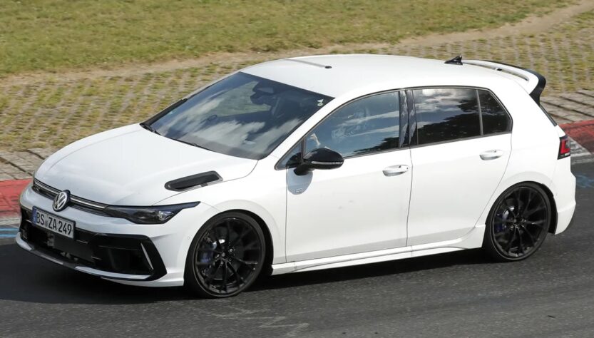 Авто новини - Volkswagen готує найпотужніший Golf R з мотором від Audi RS3