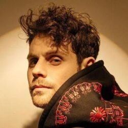 Новини культури - Втратив палець. Артур Логай розповів про трагічний інцидент