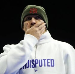 Новини спорту - WBO вимагає задовольнити запит щодо поточного стану травми Усика