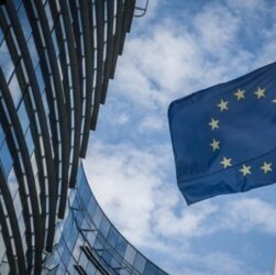 Новини світу - ЄС розглядає введення вторинних санкцій проти РФ - ЗМІ