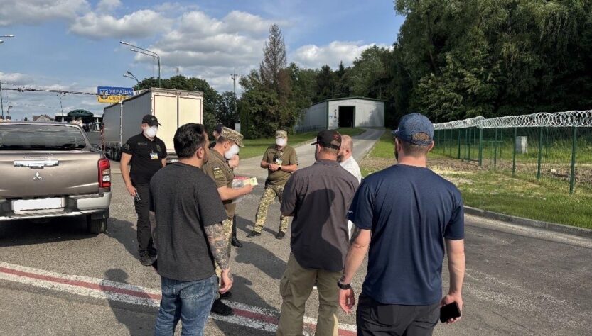 Новини України - З'явились фото видворених зі США українських мігрантів