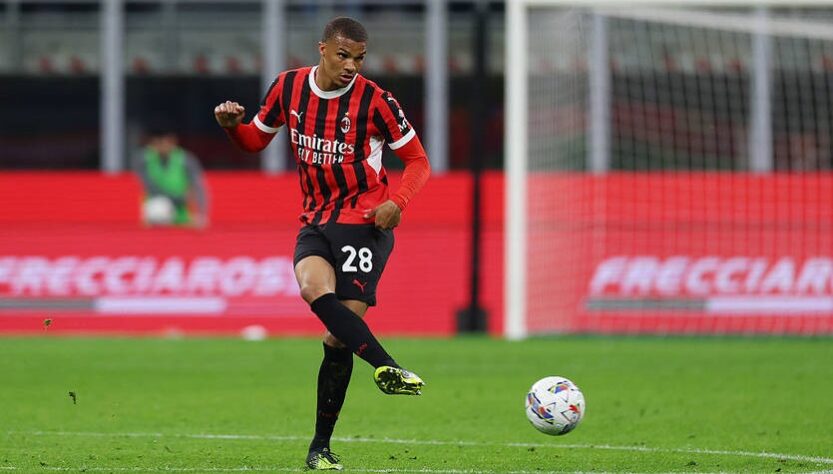 Новини спорту - Захисник Мілана поглядає в бік Ньюкасла: особисте запрошення прийнято