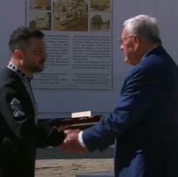 Новини України - Зеленський нагородив Келлога орденом