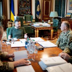 Новини України - Зеленський обговорив з військовими резерви для ЗСУ