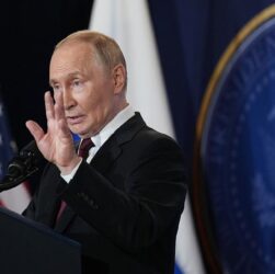 Новини світу - ЗМІ: Путін прагне зустрічі з Зеленським без Трампа