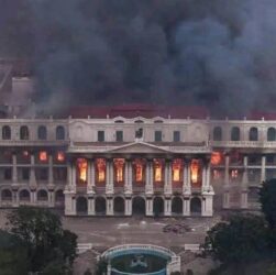 Новини світу - Акції в Непалі: з'явилось відео пожежі парламенту