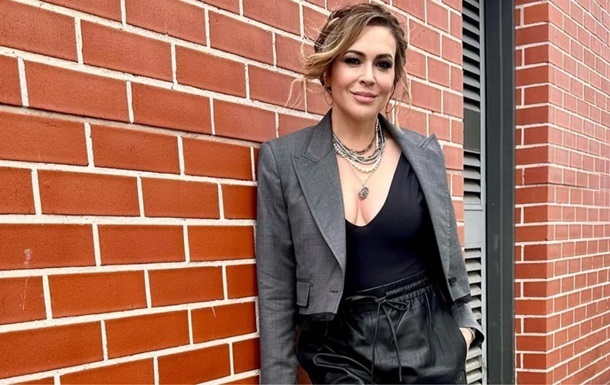 Новини культури - Алісса Мілано видалила грудні імпланти