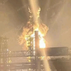 Новини світу - Атаки дронів порушили роботу НПЗ та нафтового порту в РФ - ЗМІ