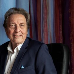 Новини культури - Батька Ілона Маска звинуватили у сексуальному насильстві