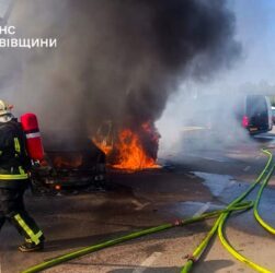 Новини України - Біля кордону з Польщею згоріли сім автомобілів