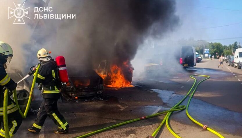 Новини України - Біля кордону з Польщею згоріли сім автомобілів