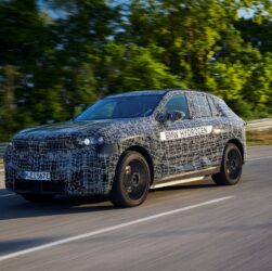 Авто новини - BMW дала перший офіційний погляд на новий X5