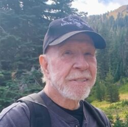 Новини культури - Чак Норріс підкорив діючий вулкан у Каліфорнії