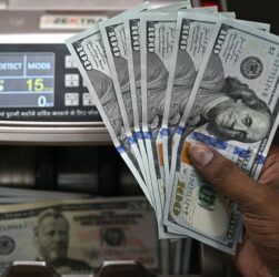 Новини бізнесу - Частка долара у міжнародних розрахунках впала до мінімуму з 2024 року